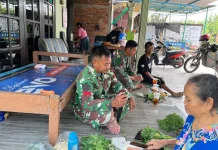 Sepiring Pecel dan Kesedihan Bu Warti Segera Ditinggal Satgas TMMD