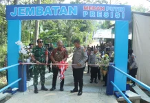 Kapolres Karanganyar Resmikan Jembatan Merah Putih, Mudahkan Akses Anak Sekolah