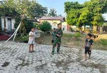 Menikmati Langit Senja Desa Puro Sembari Main Layang-Layang Bareng Anak-Anak