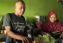Kisah Pasutri Pedagang Sayur di Sragen Berangkat Haji dari Tabungan 20 Ribu Sehari