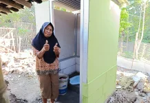 Bantu Sanitasi Warga, TMMD Kodim Sragen Bangun Jamban Sehat di Saradan