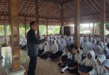 Bawaslu Wonogiri Tanamkan Demokrasi Sejak Dini Kepada Pelajar