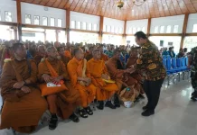 Sambut Rombongan Biksu Thudong, Bupati Sragen Ajak Warga Rawat Perdamaian
