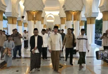 Jokowi Salat Iduladha di Masjid Sheikh Zayed Solo