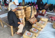 Kurban Asyik Tanpa Plastik, Masjid Al-Jariyah Banyuanyar Beralih ke Besek Bambu