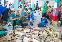 Gelar Kurban di 7 Titik, MTA Solo Raya Konsisten Gunakan Besek untuk Bagikan Daging