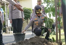 Rangkaian Peringatan Hari Bumi, Kapolres Sragen Tanam Pohon Langka Padmonobo
