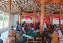 Polisi Kawal Penyaluran Bansos Ribuan Warga Kismantoro
