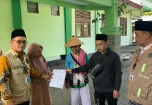 Jemaah Haji Kabupaten Semarang Berjalan Kaki dari Debarkasi Solo menuju Rumah