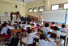 Atasi Masalah Sampah, Peniliti UMS Kembangkan Teknologi IoT SMOGRA untuk Siswa SD