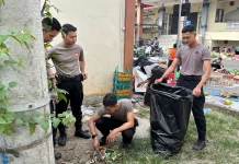 Sambut Hari Bhayangkari, Polresta Solo dan Pedagang Bersihkan Pasar Legi