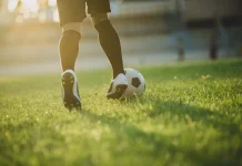 Aksesori yang Tidak Boleh Dipakai dalam Pertandingan Sepak Bola