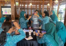PKK Solo Latih Kader Olah Sampah Organik Melalui Komposter Mandiri
