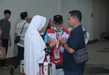 Tangis Haru Sanak Keluarga Sambut Kepulangan 273 Jamaah Haji Karanganyar
