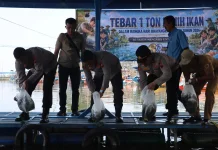 Tebar Benih Ikan, Polres Wonogiri Dukung Ketahanan Pangan Masyarakat