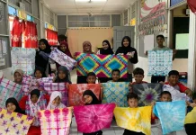 Lestarikan Warisan Budaya, Mahasiswa UMS Kenalkan Batik Jumputan di Selangor