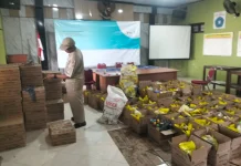 Berbau, Ratusan Warga Jogonalan Penerima Bantuan Pangan Mengembalikan Minyak