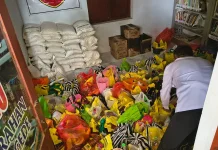 Warga Karanganyar Ramai Tukar Bantuan Minyak Goreng MinyakKita