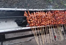 Mengapa Arang Jadi Pilihan Utama Membakar Sate
