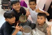 Eksperimen Es Krim, Cara Mahasiswa UMS Kenalkan Sains Sederhana