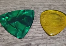 Pick Gitar, Aksesori Bermain Gitar Lebih Nyaman