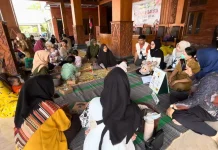 Mahasiswa KKN UMS Bekali Keterampilan Pertolongan Pertama Anak Tersedak