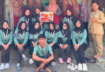 KKN IPE FIK UMS Hadirkan Games “Lampu Sehat Lansia”