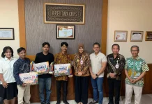 Wawali Astrid Berikan Piagam Pemenang Lomba Mural Gereja Purbayan