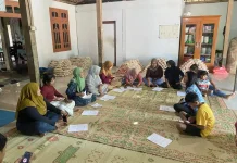 UNISRI Latih UMKM Kerupuk di Sragen Optimalkan Pemasaran Digital