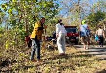 Ratusan Warga dan TNI Resik - Resik Gunung Taruwongso