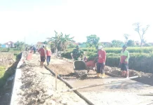 Genjot Infrastruktur Desa, Koramil Karangnongko Kebut Betonisasi