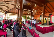 Dukung Kesehatan Lansia, Mahasiswa UMS Aktif dalam PROLANIS Puskesmas Gatak