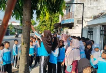 Saat Ratusan Anak SD di Banyudono Membebaskan Pohon dari Siksaan Paku