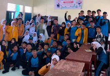 Kembali ke Sekolah Asal di Kalsel, Mahasiswa UMS Berikan Motivasi Bagi Pelajar SMP