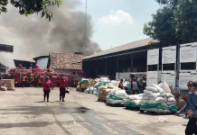 Gudang Pabrik Sandal PT Porto Kebakkramat Terbakar, Diduga Korsleting Listrik