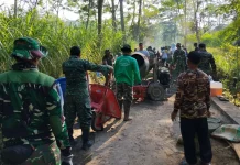 Sinergi TNI dan Warga Desa Sedayu Klaten Kebut Betonisasi Jalan TMMD
