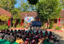 Polisi Kenalkan Keselamatan Berlalu Lintas kepada Siswa Sekolah