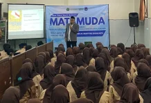 Bawaslu Solo Edukasi Demokrasi dan Bahaya Hoaks ke Santri Al Muayyad