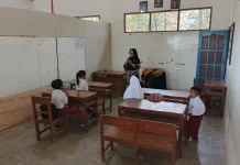 Di Sekat Ruang Sempit, Asa 14 Murid SDN 4 Seloromo Tak Pernah Padam