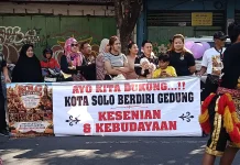 Ratusan Pegiat Seni  Gelar Aksi di CFD Solo,Suarakan Pembangunan Gedung Kesenian