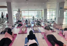 Beri Pengalaman Unik, Adi Soemarmo Hadirkan Yin Yoga With Airport Views