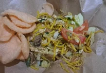 Meski Omset Turun Tak Surutkan Pemuda Asal Pekalongan Jual Mi Goreng Di Solo