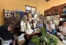 UMS Latih Masyarakat Desa Wisata Jarum Kembangkan Produk Ecoprint Berdaya Saing