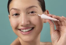 Skincare Dulu, Makeup Belakangan: Tips Atasi Kantung Mata dari Makeup Artist