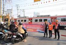 KAI-Satlantas Solo Gelar Sosialisasi Keselamatan di Perlintasan Gilingan