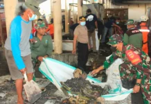 Sinergi TNI-Polri dan Relawan Bersihkan Puing Kebakaran Pasar Sidoharjo Bayat