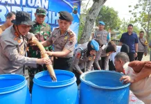 Polres Sukoharjo Salurkan Air Bersih Bagi Warga Terdampak Kekeringan