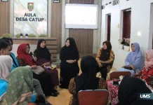 PPK Ormawa PK IMM Al-Ghozali UMS Bekali Ibu PKK Desa Catur Keterampilan Kelola Stres