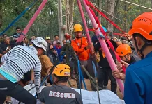 Pemakaman Jenazah Perempuan Obesitas di Sragen Gunakan Teknik Vertical Rescue