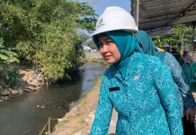 Pemkot Solo Uji Coba MRF dan Trash Barrier di Sungai Premulung Pajang